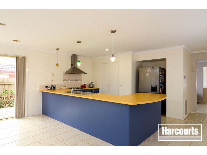 8 Friuli Place, Skye VIC 3977