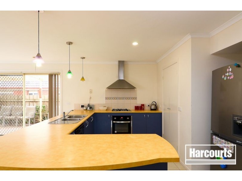 8 Friuli Place, Skye VIC 3977
