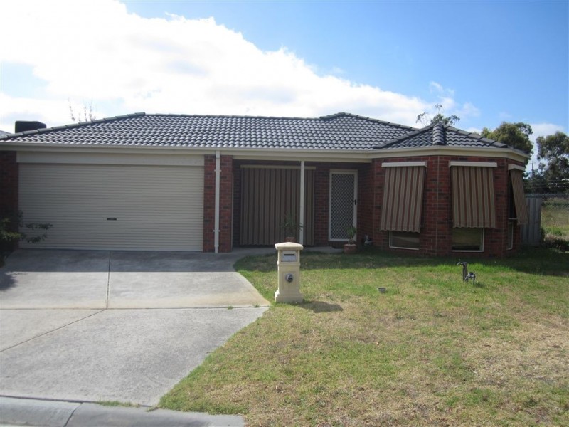 8 Bernard Place, Carrum Downs VIC 3201