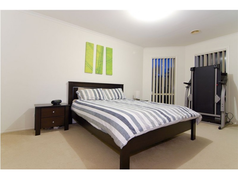 8 Bernard Place, Carrum Downs VIC 3201