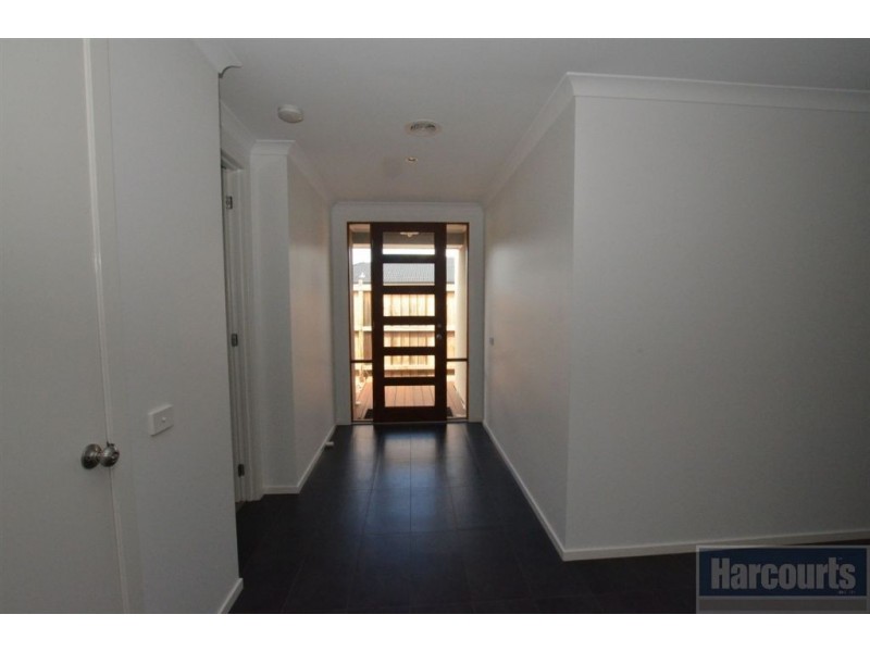 32 Ethereal Way, Sandhurst VIC 3977