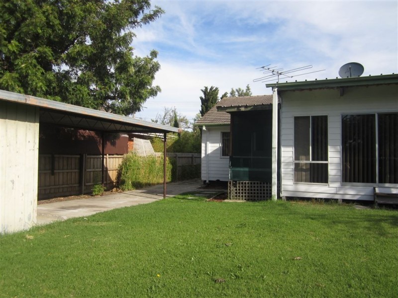 19 Pine Street, Frankston North VIC 3200