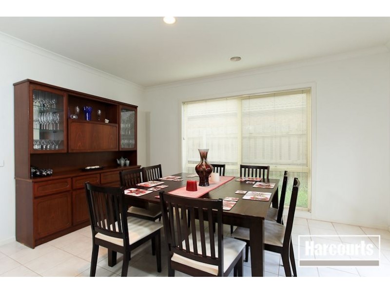 24 Lats Avenue, Carrum Downs VIC 3201