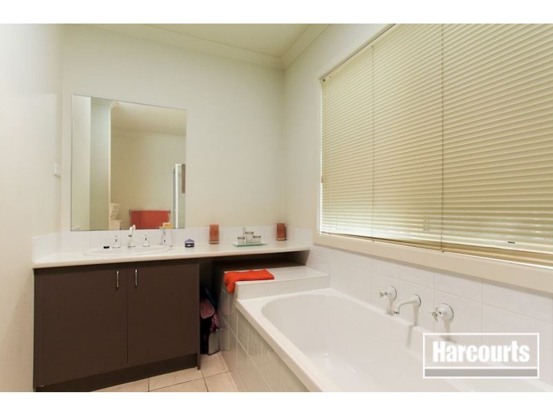 24 Lats Avenue, Carrum Downs VIC 3201