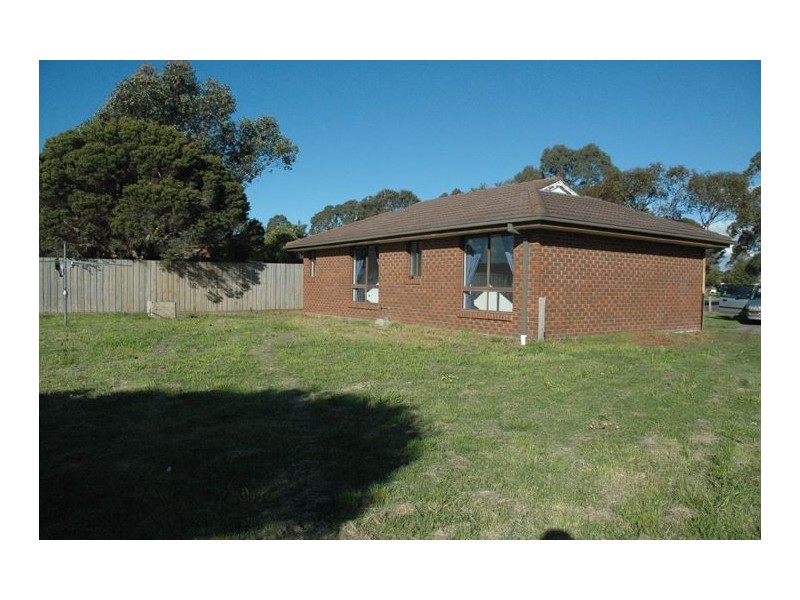 11 Swan Court, Carrum Downs VIC 3201