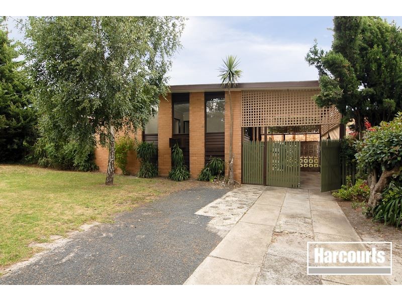 130 Tamarisk Drive, Frankston North VIC 3200