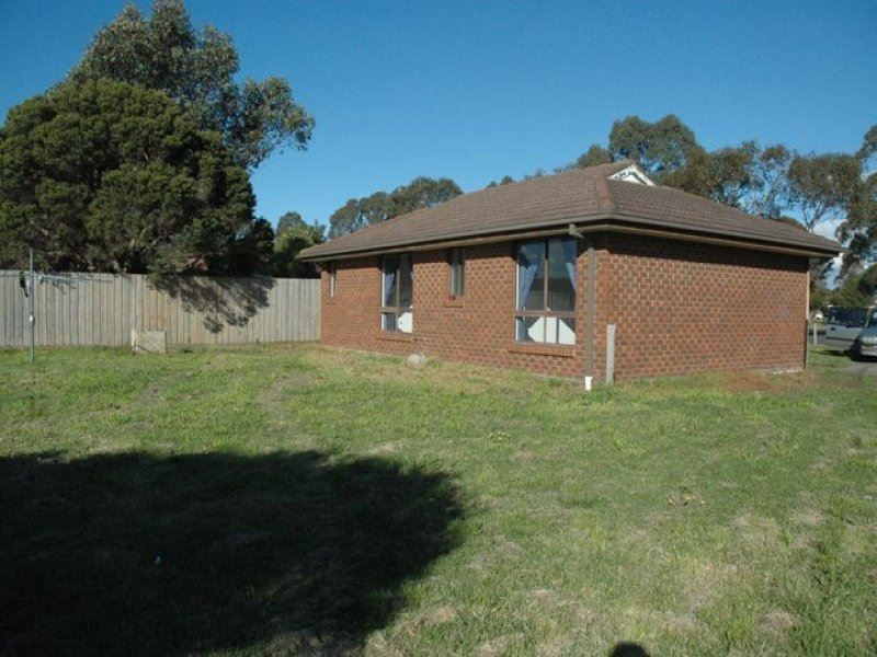 11 Swan Court, Carrum Downs VIC 3201