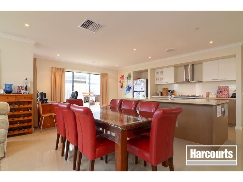 10 Halsbury Place, Skye VIC 3977