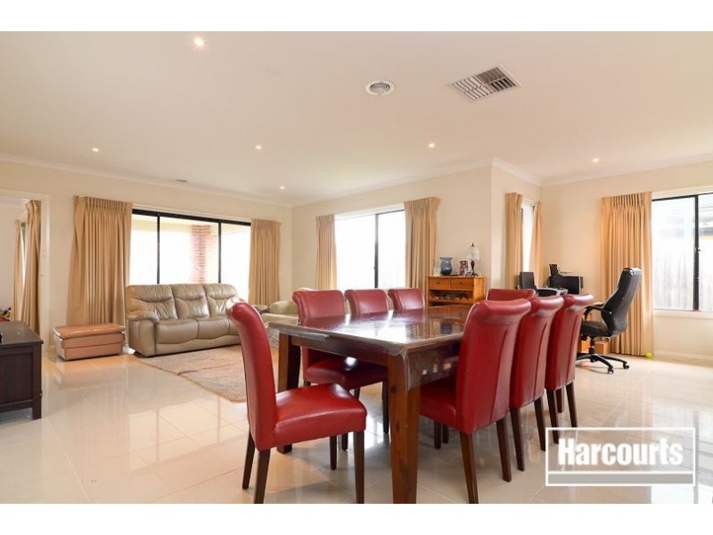 10 Halsbury Place, Skye VIC 3977