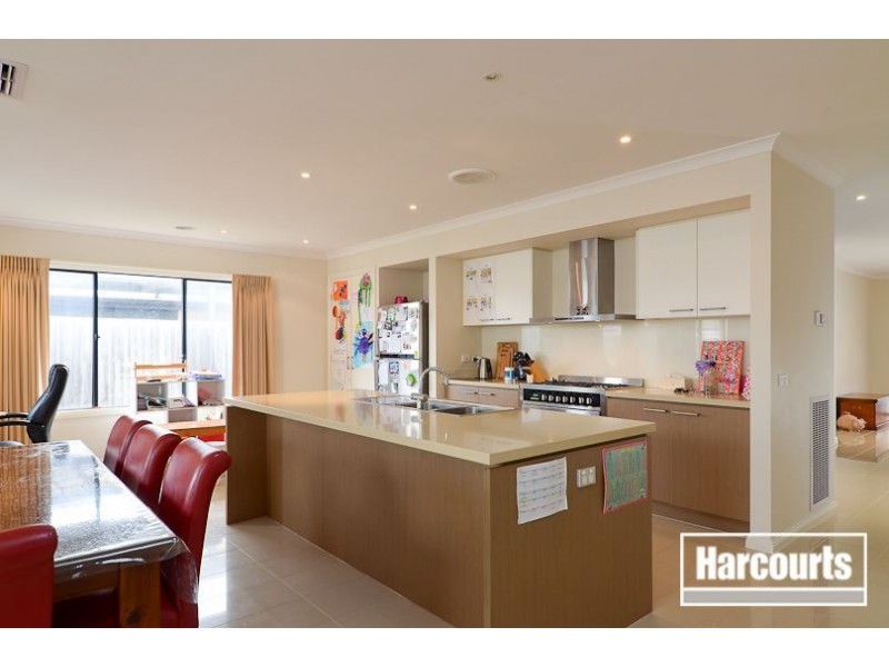 10 Halsbury Place, Skye VIC 3977