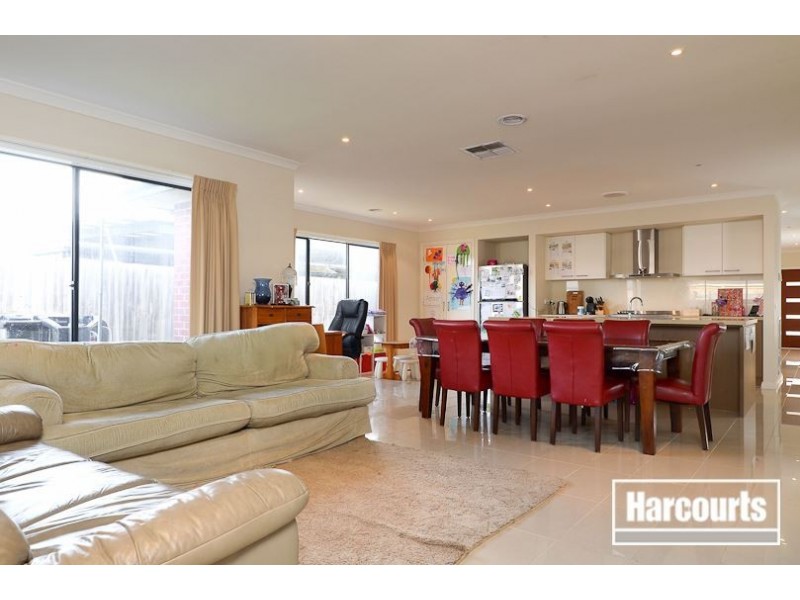 10 Halsbury Place, Skye VIC 3977