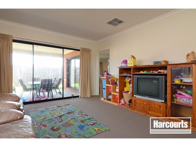10 Halsbury Place, Skye VIC 3977