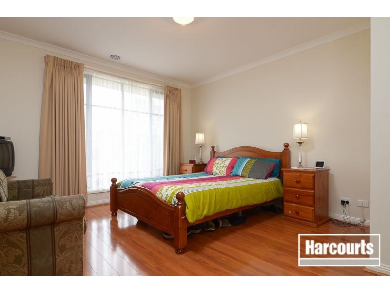 10 Halsbury Place, Skye VIC 3977
