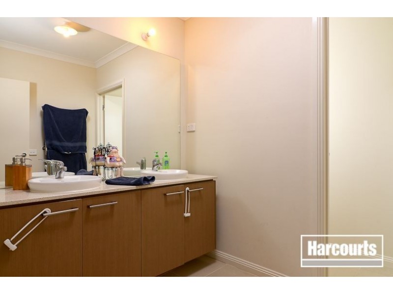 10 Halsbury Place, Skye VIC 3977