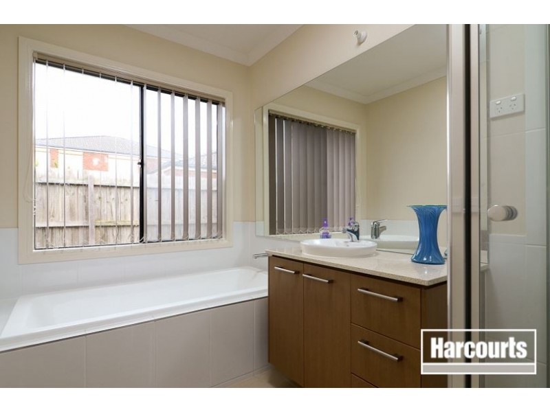 10 Halsbury Place, Skye VIC 3977