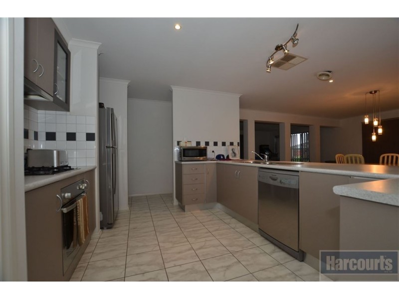 4 Joan Court, Skye VIC 3977