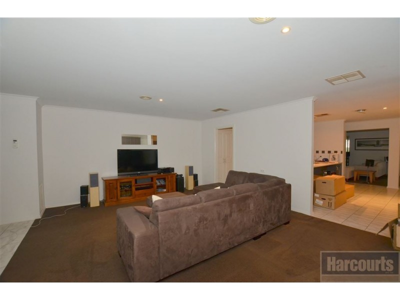 4 Joan Court, Skye VIC 3977