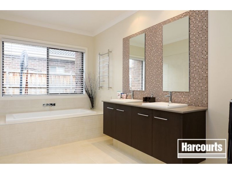 19 Malua Circuit, Sandhurst VIC 3977