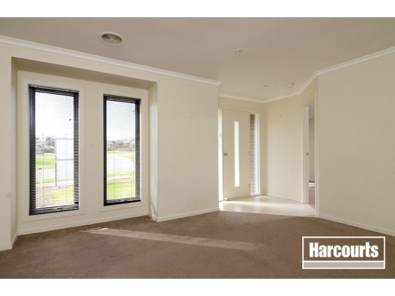 9 Garnet Close, Skye VIC 3977