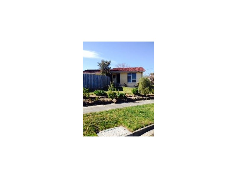 8 Honeysuckle Street, Frankston North VIC 3200