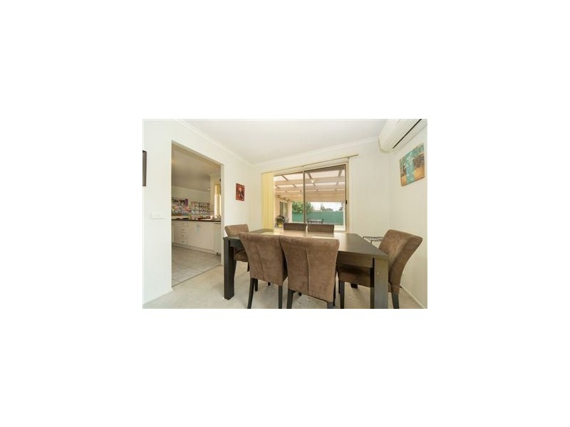 8 Oriana Grove, Skye VIC 3977