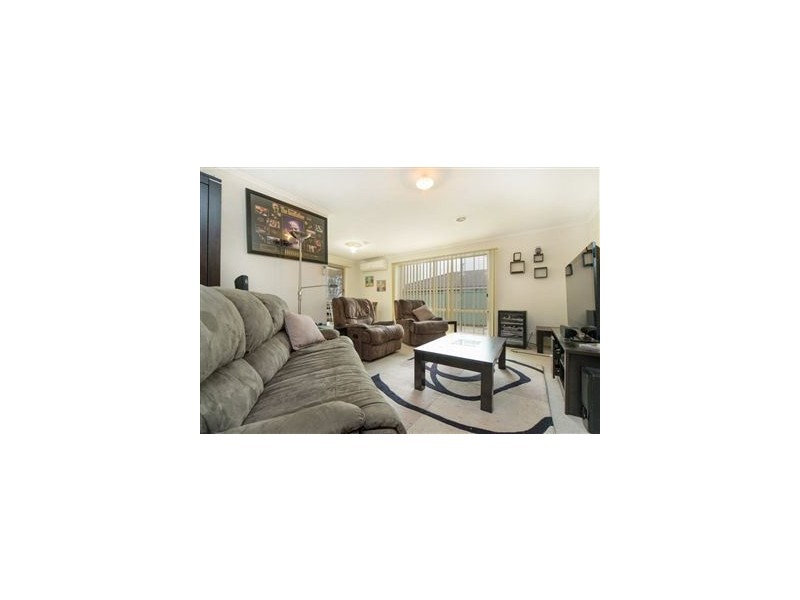 8 Oriana Grove, Skye VIC 3977
