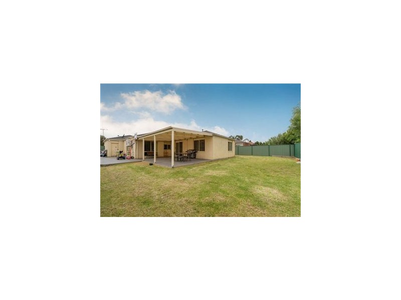 8 Oriana Grove, Skye VIC 3977