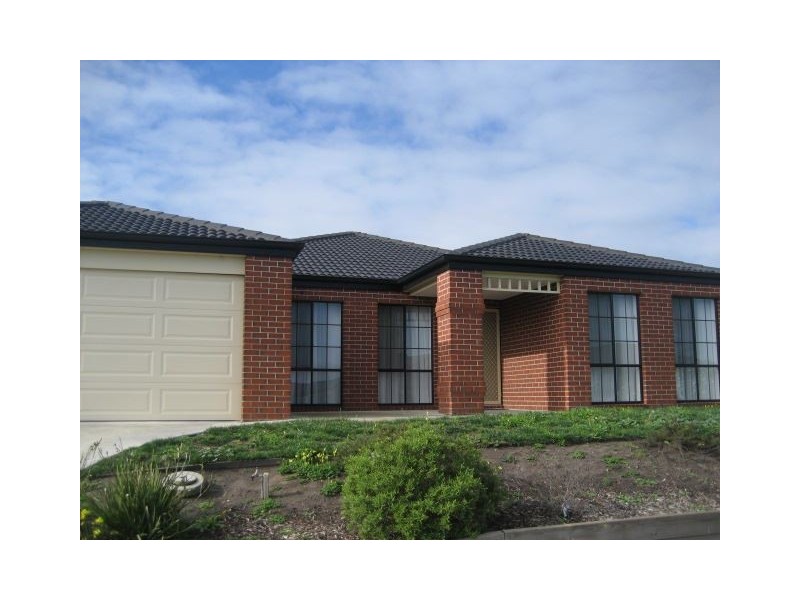 19 Emerald Rise, Skye VIC 3977