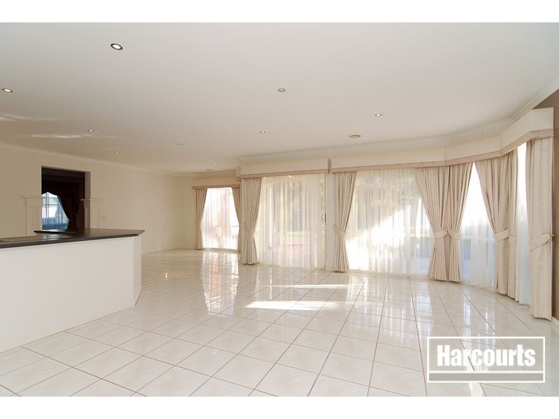 12 Leffern Court, Carrum Downs VIC 3201