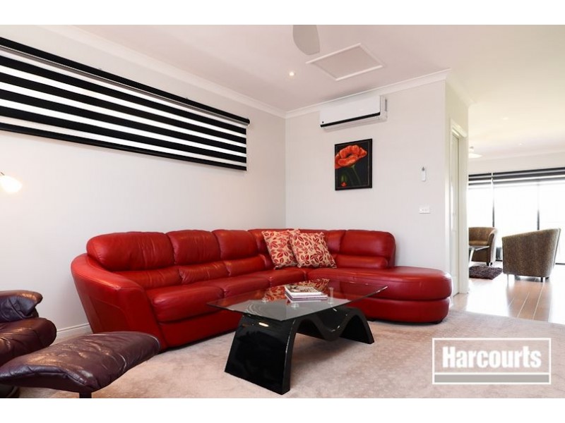 9/2 Barton Drive, Sandhurst VIC 3977