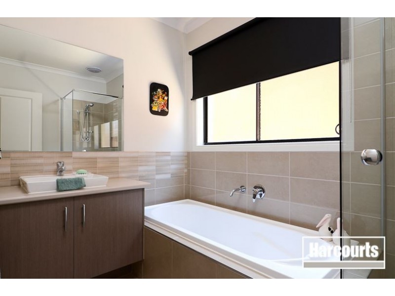 9/2 Barton Drive, Sandhurst VIC 3977