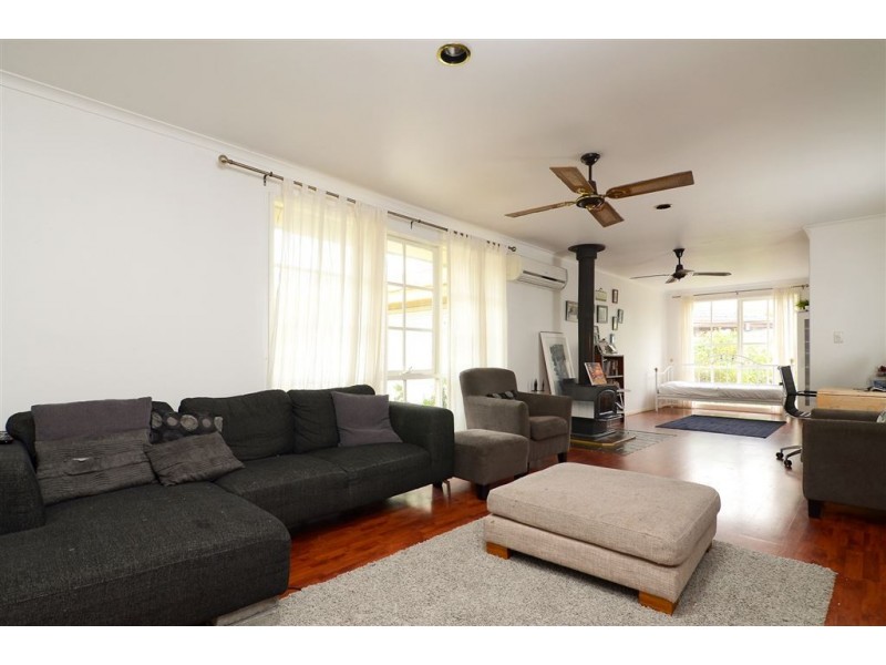 42 Sunbird Cresent, Carrum Downs VIC 3201