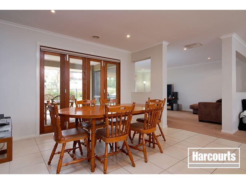 15 Tulloch Drive, Sandhurst VIC 3977