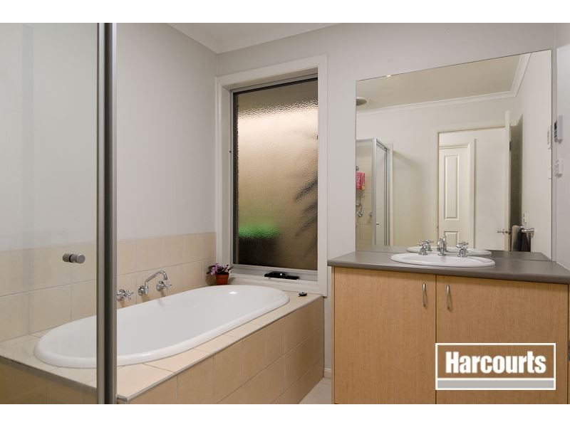 15 Tulloch Drive, Sandhurst VIC 3977
