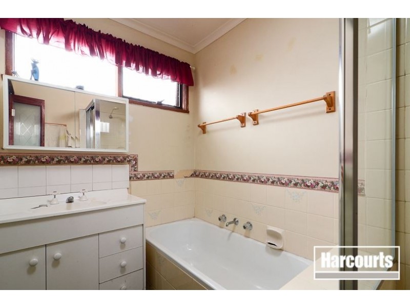 16 Greenwood Drive, Carrum Downs VIC 3201
