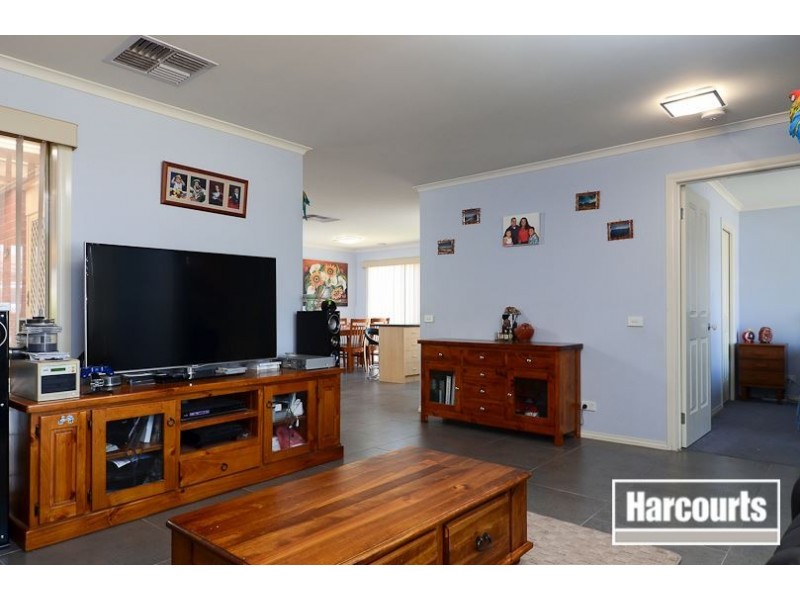 21 Diamond Parade, Skye VIC 3977