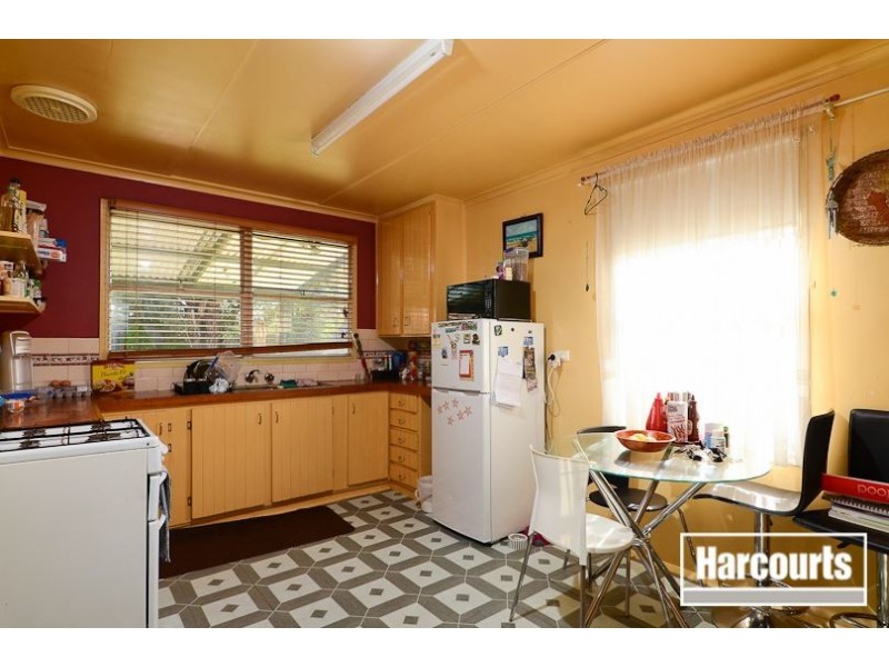 16 Burdett Street, Frankston North VIC 3200