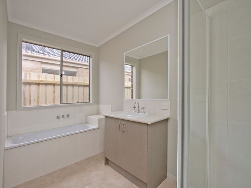 25 Myhaven Circuit, Carrum Downs VIC 3201