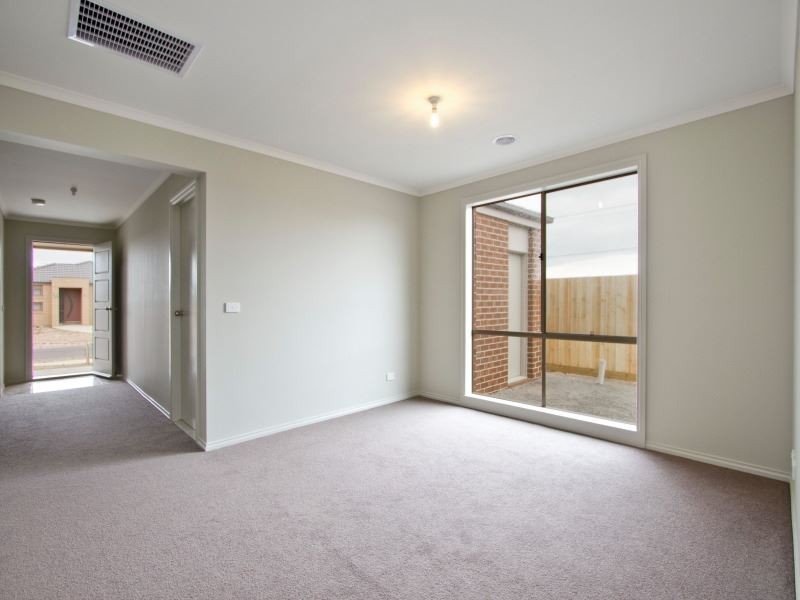 25 Myhaven Circuit, Carrum Downs VIC 3201