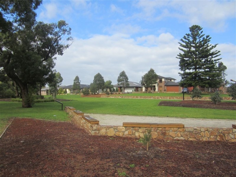 24/2 Sanoma Drive, Skye VIC 3977