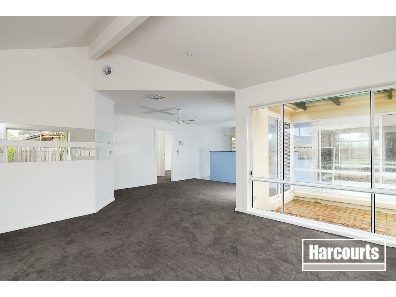 8 Cobblestone Avenue, Narre Warren South VIC 3805