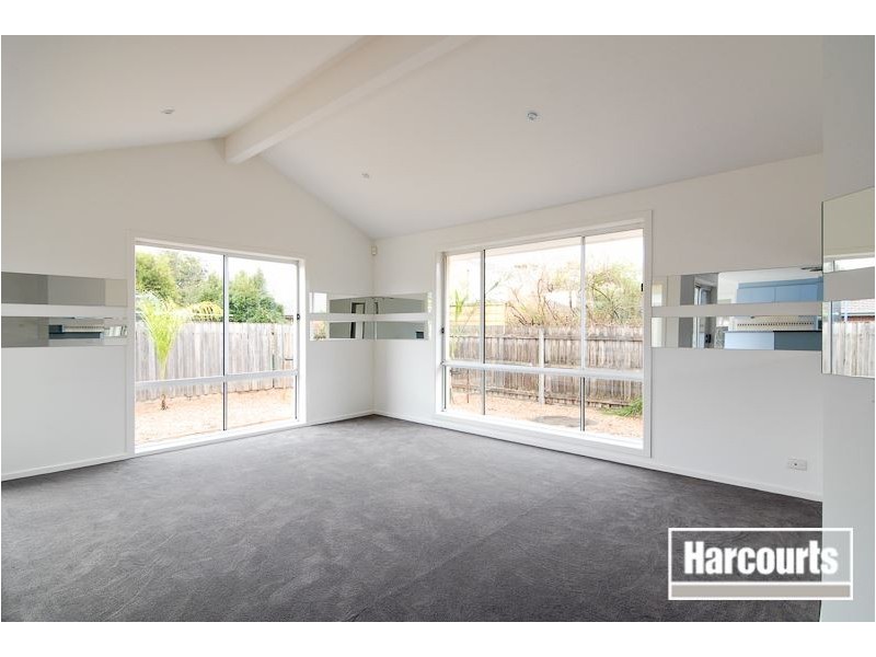 8 Cobblestone Avenue, Narre Warren South VIC 3805