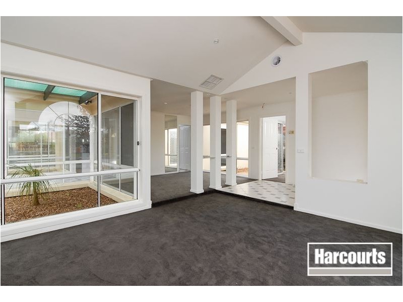 8 Cobblestone Avenue, Narre Warren South VIC 3805