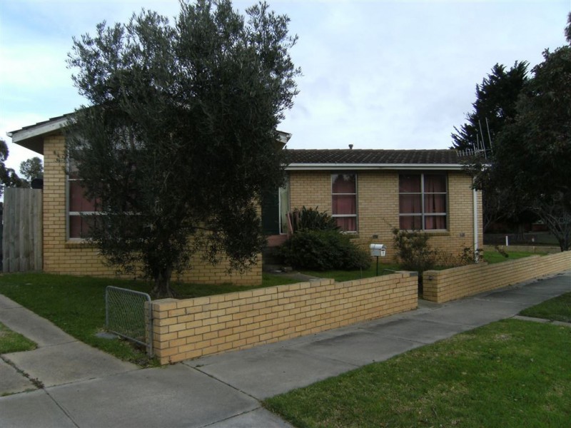 16 Silver Avenue, Frankston North VIC 3200