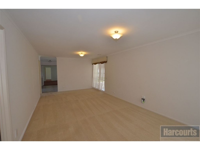 16 Robusta Avenue, Cranbourne VIC 3977