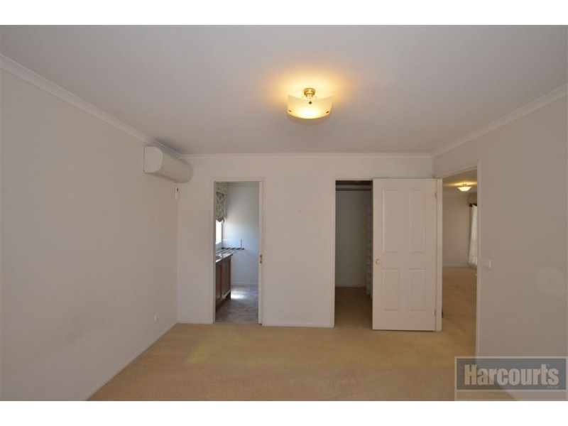 16 Robusta Avenue, Cranbourne VIC 3977