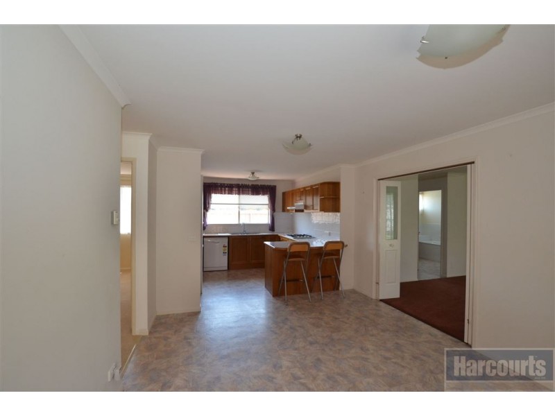16 Robusta Avenue, Cranbourne VIC 3977