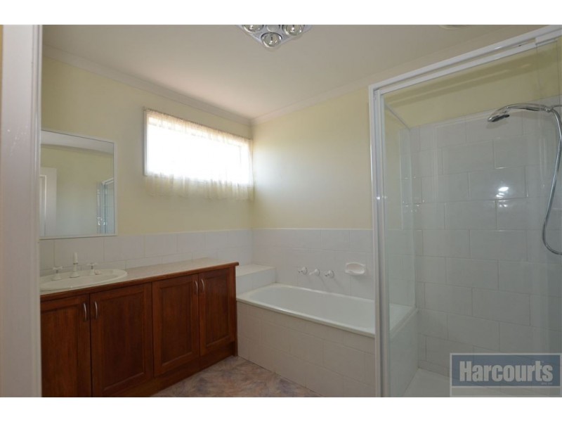 16 Robusta Avenue, Cranbourne VIC 3977