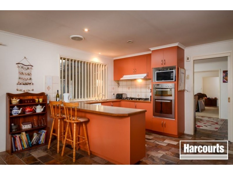 8 Heysen Drive, Skye VIC 3977