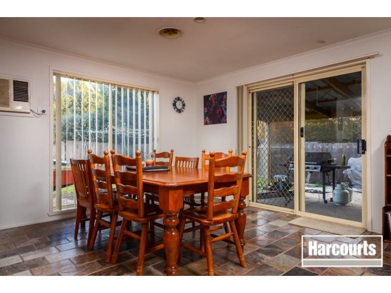 8 Heysen Drive, Skye VIC 3977